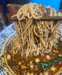 �ϰ����ţ��ڵ���ʯ�Ͻ֣��������������е��Ͼ���