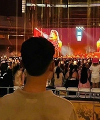 周杰伦去看霉霉演唱会被拆穿装X?