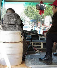 过年回老家,这种车好多年没坐过了