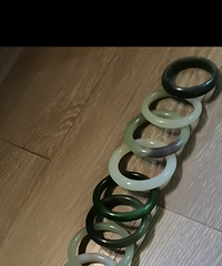 听说黄金的尽头是和田玉和翡翠,我也来晒晒我的十只镯子