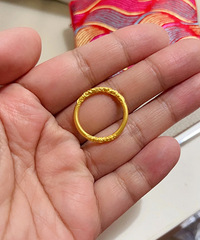 买黄金六福也不错!下叉新款紫荆花金戒指,精致