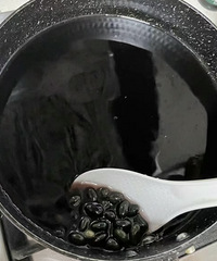 突然觉得喝黑豆水就是一个骗局,不祛火还拉肚子