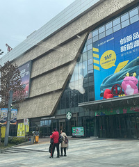 打探高九路上的3家商场,他们的配套还不错,却低调得毫无存在