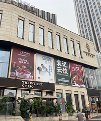 打探高九路上的3家商场,他们的配套还不错,却低调得毫无存在