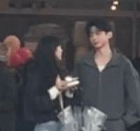 白敬亭、章若楠在麦德龙拍《难哄》