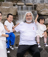 张纪中今年72岁,老婆怀三胎