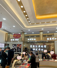 去解放碑逛了黄金珠宝城,样式多到头晕眼花