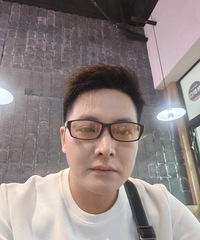 85年172CM的新媒体运营哥子征婚,希望对方93~80年