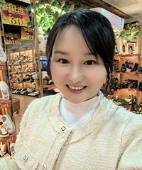 88年孩子跟自己的单亲妈妈征婚,自己开了家小店