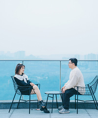 春有约,花不误,在自家花园拍全家福,轻松又自在