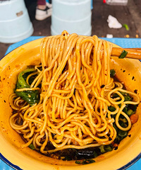 �����ȷʵ���ԣ������Աߵİ��Ӳ���