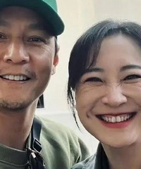 贾玲笑纹明显,比减肥前显老很多