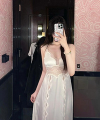 维密这条睡裙真的封神!上身真的超级显身材,一如既往的高级