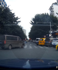 �𵺻�԰·��Υͣ�ĳ��ѱ任���������ˣ�û�˹���