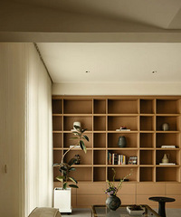 楼梯设计不一般,与露台相连,采光好还通透