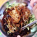 夜市里高性价的炸酱面