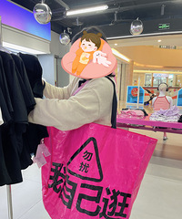 去逛了成都开过来的大码女装店,号称最大能穿到260斤,但…