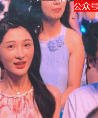 薛之谦重庆演唱会惊现大冤种眼镜哥