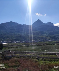 在神龙峡租下荒废已久的农家乐,改造为乡村庄园