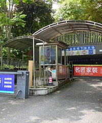 保安队长,和被他性侵的老妇人