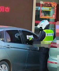 �ҵ�ͬ���ڶ̶̵�һ�����ڣ����յ������ŷ���