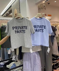 买带有英文单词的衣服最好先翻译一下,不然容易出洋相
