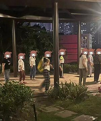 把小区外的人喊来跳舞,引发冲突