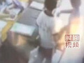 老师让全家同学打他