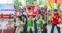羡慕哭了,孙颖莎王楚钦和巴南小学生一起打球!