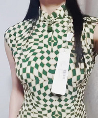 港工旗袍就是梨形天菜!比较修身凸现身体曲线