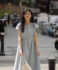 真是把我整笑了,客服他跟我说这是同一件衣服?