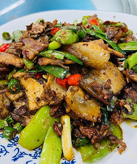 ��һ�������е����˺Ͷ�������������ĳԲ���