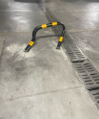 ���ϰ��һ��͡����ˡ�����ֹ��ͣ��׮����˭ײ��