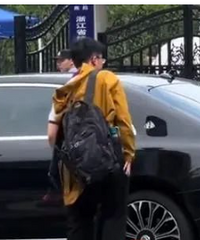 坐着迈巴赫高考的少年竟是学霸