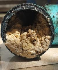 看完这张图,你再也不敢把食用油倒入水槽了