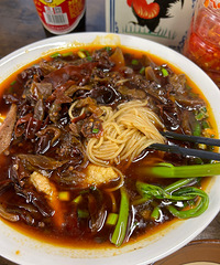 ����һ�ҿ��Ȼ�ͷ���ߵĵ꣬ζ������