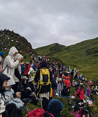 九鼎山人多路又烂
