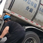 装过煤油的车装食用油