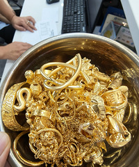 去了解放碑的汇萃黄金换金,1克换1克,款式还挺多