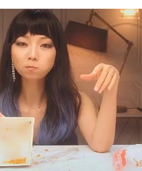 ������ֱ��������۵�һĻ����¶�������������ε�����