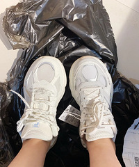 斐乐的鞋真是鬼打墙啊!这两双买回来一试,感觉款式差不多呢
