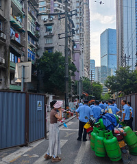 �����ֶ���һ����Ǩ������Ľ�ˣ�˭֪�������Ķ���