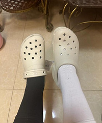 crocs的云朵和人鱼哪个好看?我到底应该留哪双?
