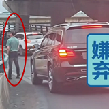 开奔驰的大哥憋不住了