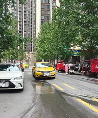 [����]�м�ĸ��������ˣ���·�������������ˣ���������������