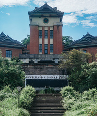 �����������������Ĵ�ѧ����̽�գ����˻��ǵ�����