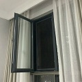 不懂?开着窗户吹空调