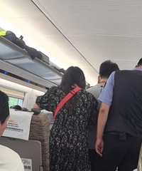 高铁上幼童晕倒,大学生持证救援