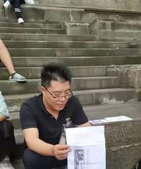 初次约会陪相亲女逛街就给她买了700多的鞋,她还想让我送手机