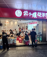 �����ϱ����һ����ɫС�ԣ������ζ��������